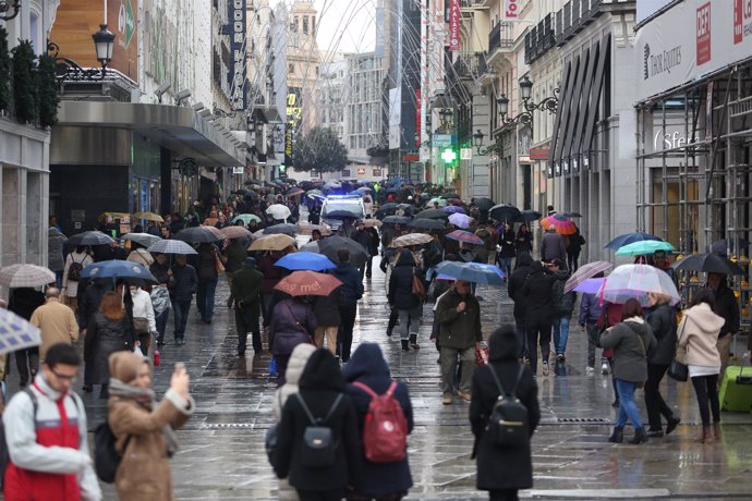 Lluvia en una calle de Madrid 