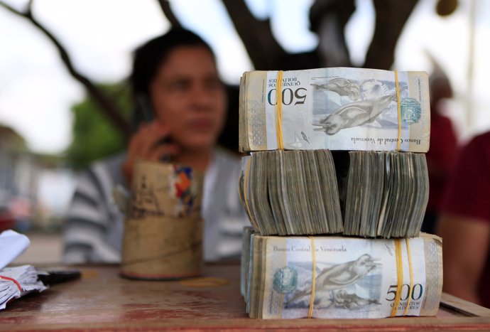 Los bancos venezolanos a la espera de 4.200 millones de piezas