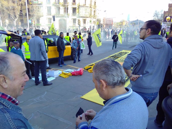 Protesta de taxistas en el Arc de Triomf de Barcelona