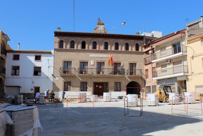 Las obras en la plaza de la Constitución de Fuentes avanzan a buen ritmo
