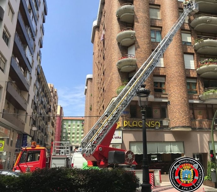Actual vehículos autoescala de los Bomberos de Santander