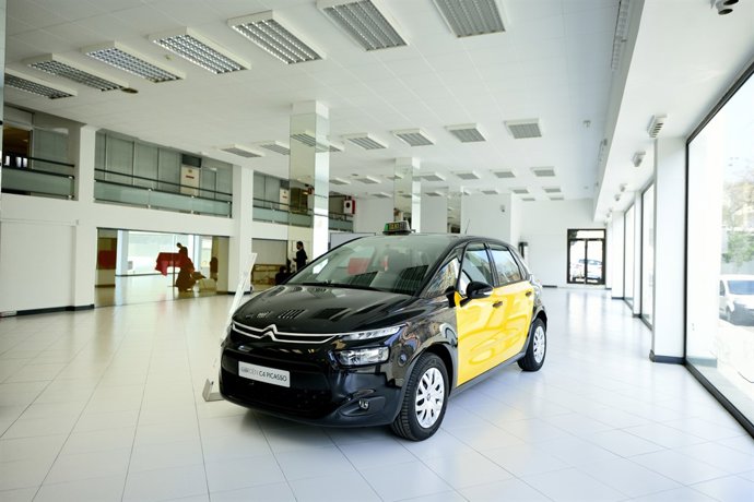 Taxi C4 Picasso a Barcelona