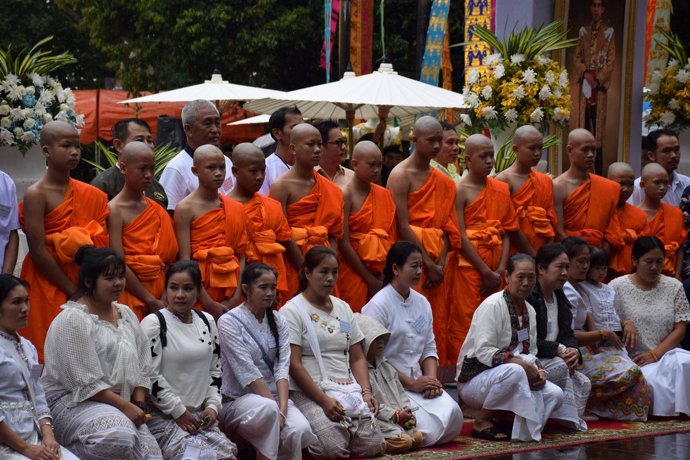 Los niños rescatados de una cueva de Tailandia se ordenan novicios budistas