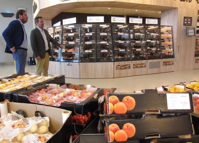 El alcalde de Valladolid y el director regional de Lidl. 25-7-2018