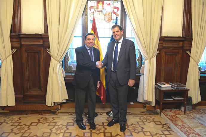 Iñigo Nagore y el ministro Luis Planas