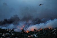 Bruselas anuncia que Italia y Rumanía han enviado cuatro aviones para combatir los incendios en Grecia