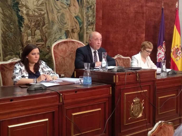 Antonio Ruiz preside el Pleno de la Diputación de Córdoba