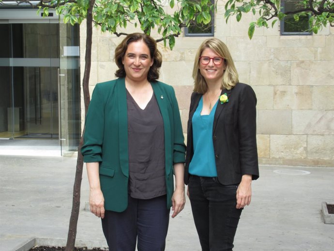 La alcaldesa de Barcelona, A.Colau, y la consellera de Presidencia, E.Artadi