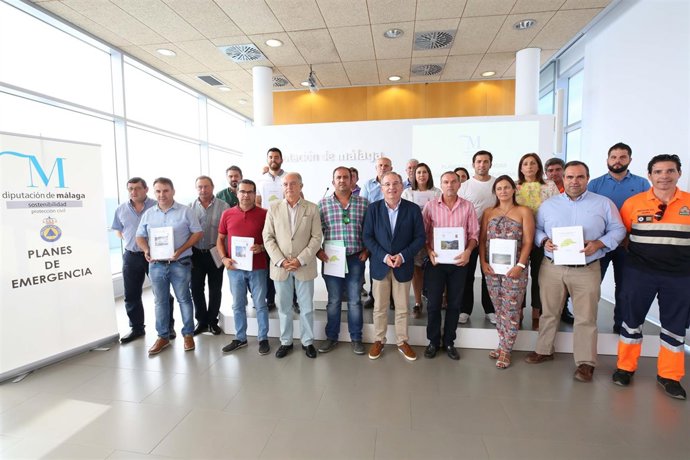 Diputación entrega planes de emergencia a ayuntamientos