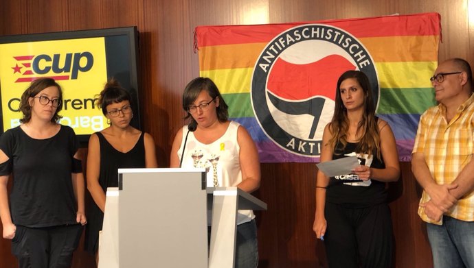 Eulàlia Reguant, Maria Rovira, Pere Casas, Mireia Boya (CUP) y una activista