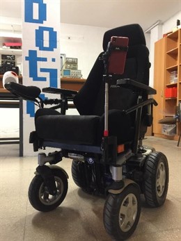 Proyecto de silla de ruedas controlada por parpadeo