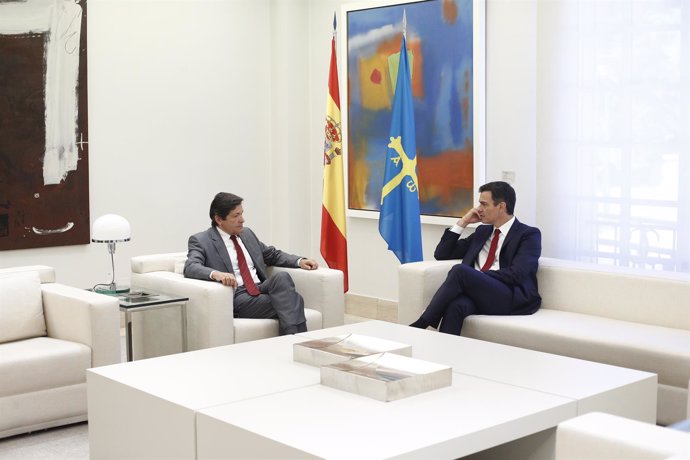 El presidente del Gobierno, Pedro Sánchez, recibe al presidente del Principado d