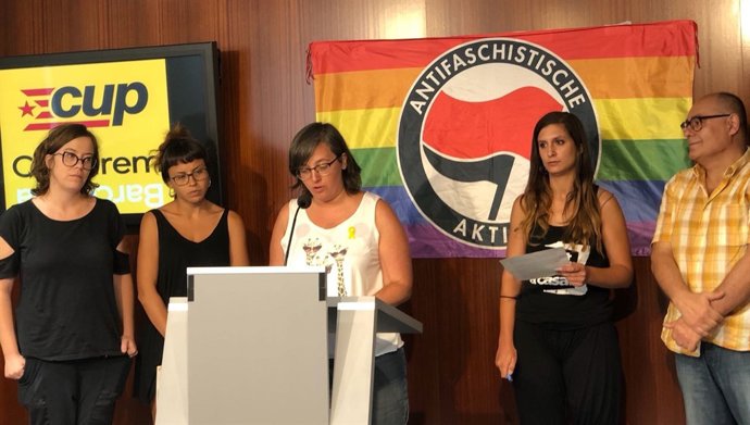Eulàlia Reguant, Maria Rovira, Pere Casas, Mireia Boya (CUP) i una activista