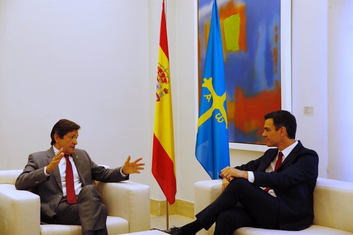 Javier Fernández y Pedro Sánchez se reúnen en Moncloa