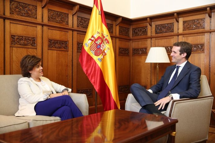 Primera reunión de Pablo Casado con Soraya Sáenz de Santamaría