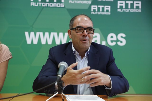 El presidente de ATA, Lorenzo Amor, presenta en Madrid un informe sobre los hábi