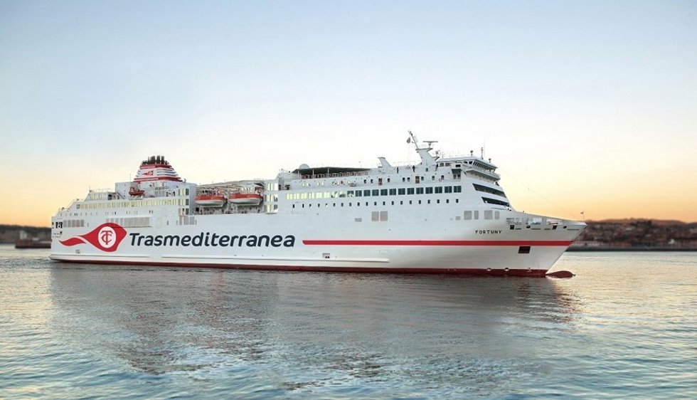 Render del Fortuny con el nuevo logo de Trasmediterranea