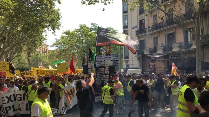 Taxistes de Barcelona s'han manifestat aquest dimecres a la ciutat