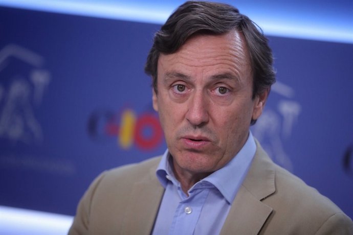 El portaveu del PP al Congrés, Rafael Hernando, en una roda de premsa