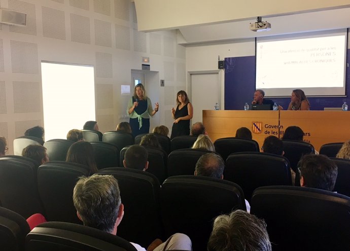 Patricia Gómez presentando el plan en Menorca