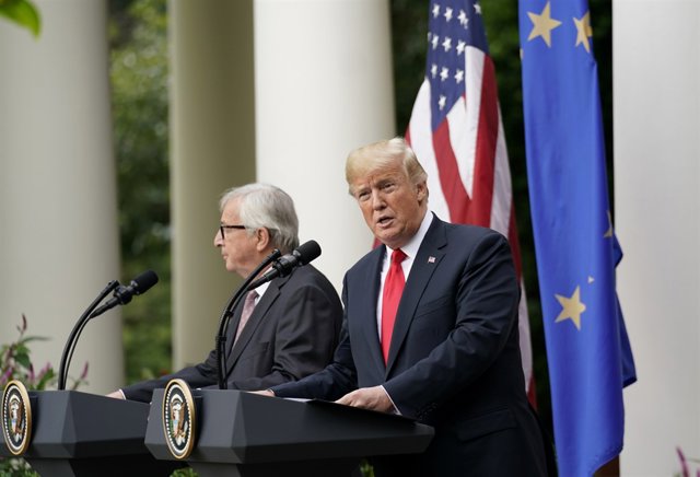 Trump y el presidente de la Comisión Europea, Jean-Claude Juncker