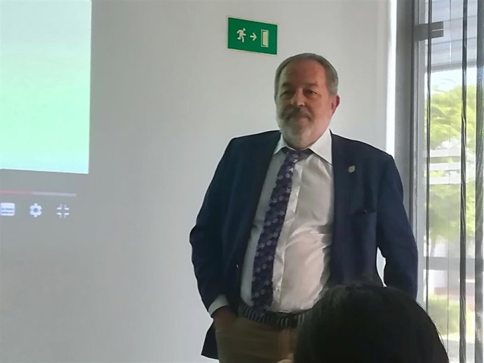 Alfonso Carmona en los cursos de verano de la UNIA