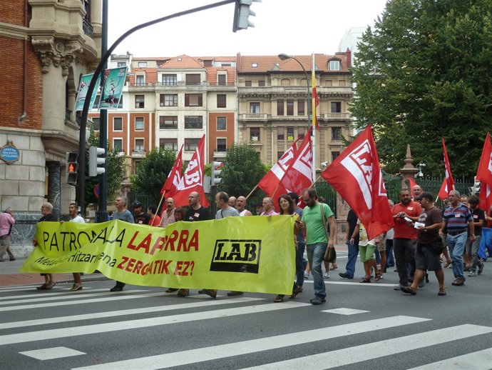 Manifestación de LAB a favor de la negociación colectiva (archivo)