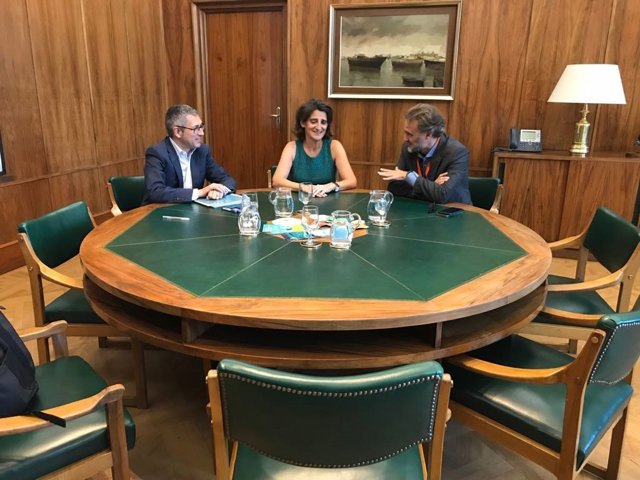 Reunión entre el consejero José Fiscal y la ministra Teresa Ribera