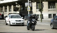 Las motos podrán aparcar en las aceras si no hay reserva para ellas y si dejan libres más de 3 metros de ancho