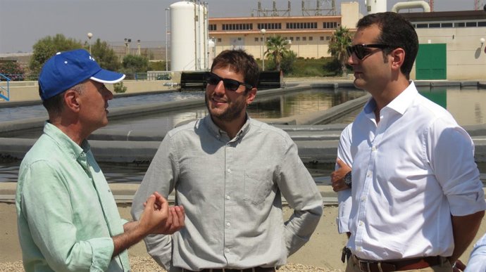 Investigadores de Aqualia explican al alcalde de Almería sus proyectos