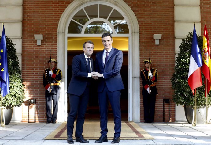 Pedro Sánchez recibe a Emmanuelle Macron en La Moncloa