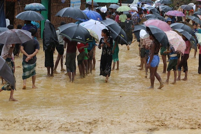 Refugiados rohingyas en un campamento en Bangladesh