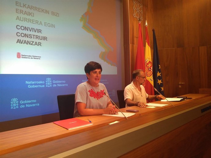 La consejera de Educación, María Solana, junto a Roberto Pérez