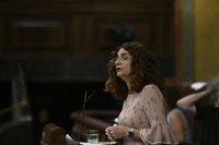 Montero critica la postura de "trinchera" contra la senda de déficit que supone ajuste de 18.000 millones