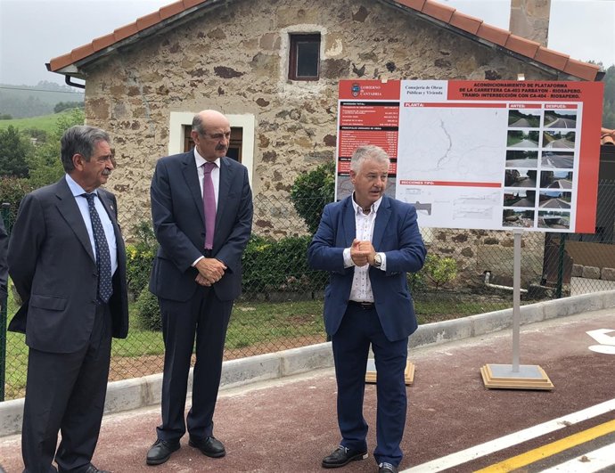 Inauguración de las obras de mejora de la carretera y el paseo peatonal
