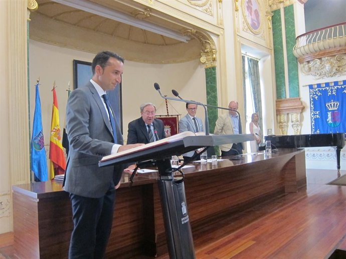 Ricardo Cabezas toma posesión como diputado de Cultura                     