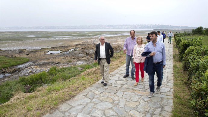 Díaz Tezanos visita la restauración ambiental del lugar que ocupaba depuradora