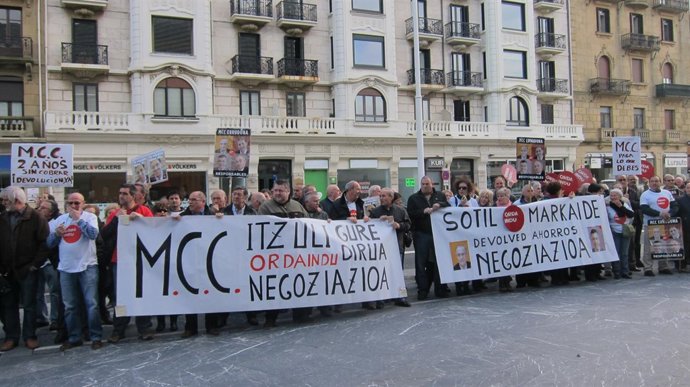 Concentración de Ordaindu y Eskuratu.