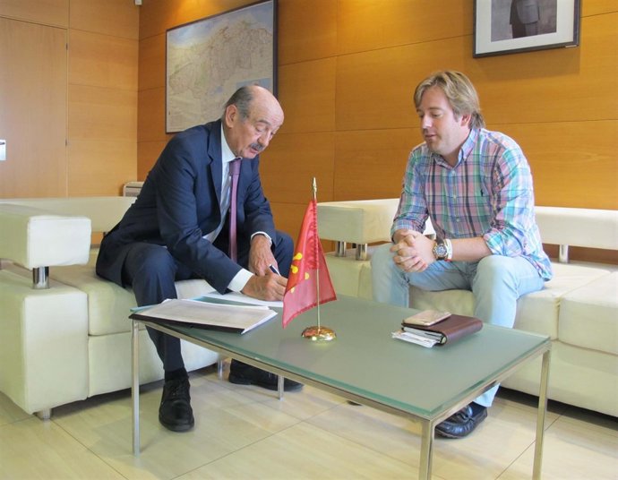 Mazón se reúne con el alcalde de Reocín