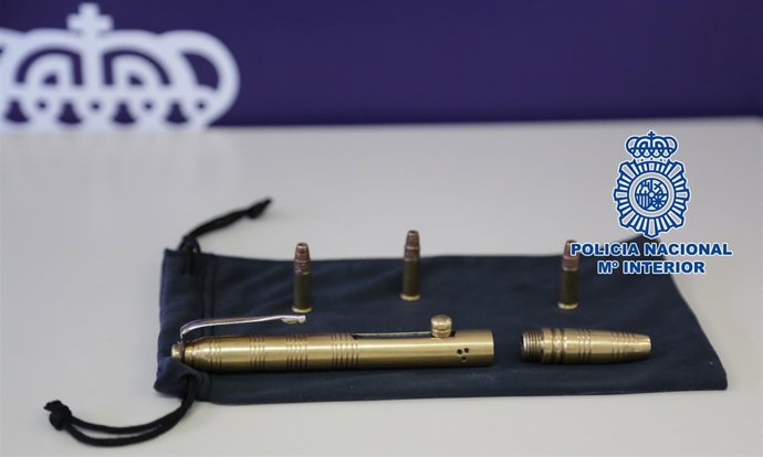 Bolígrafo-pistola incautado por la Policía Nacional