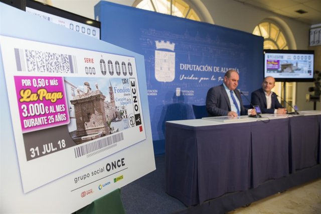 El cupón diario de la ONCE, con la imagen de Fondón, en su presentación.