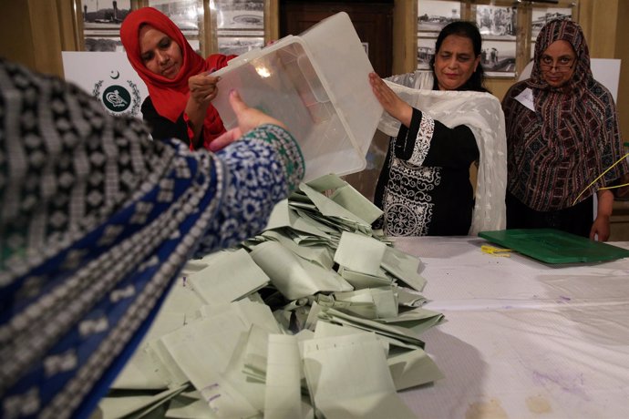 Recuento en las elecciones celebradas en Pakistán