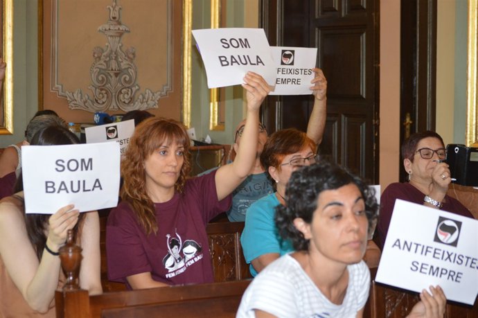  Membres Del Col·lectiu La Baula En El Ple De l'Ajuntament De Lleida.