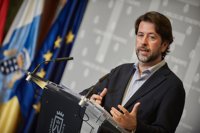 Alonso resalta la inversión de 80 millones del Cabildo de Tenerife en renovables frente al discurso "vacío" de Morales