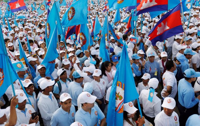 Manifestación a favor del partido del primer ministro de Camboya, Hun Sen