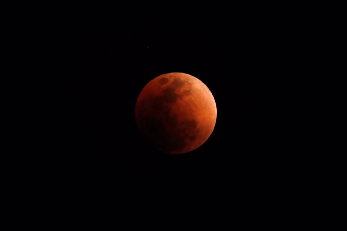 Datos que no conocías sobre el eclipse lunar y la "luna de sangre"