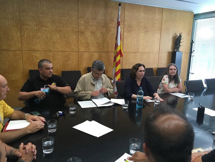 Reunió del sector del taxi amb l'alcaldessa Ada Colau