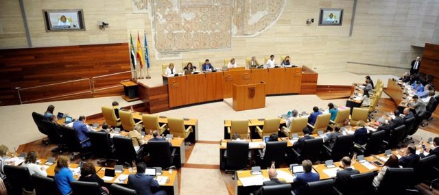 Imagen de archivo de una sesión plenaria en la Asamblea de Extremadura