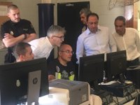 Marlaska reconoce una situación "excepcional" de llegada de migrantes pero niega "colapso"