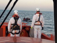 Rescatadas este sábado más de 330 personas de 17 pateras ante las costas andaluzas